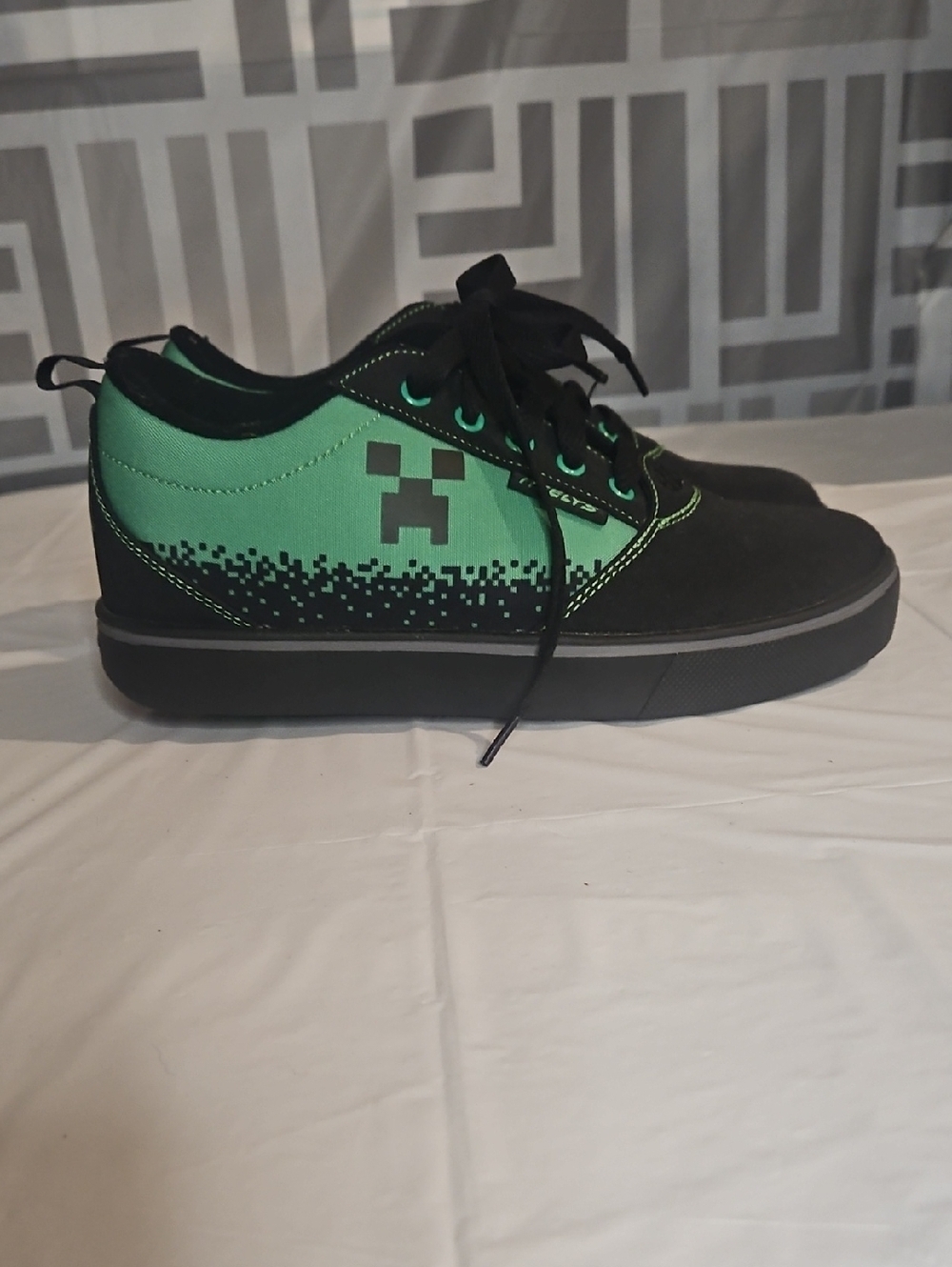 Heelys Black and Teal Minecraft Lace-Up Skate Shoes Youth 5